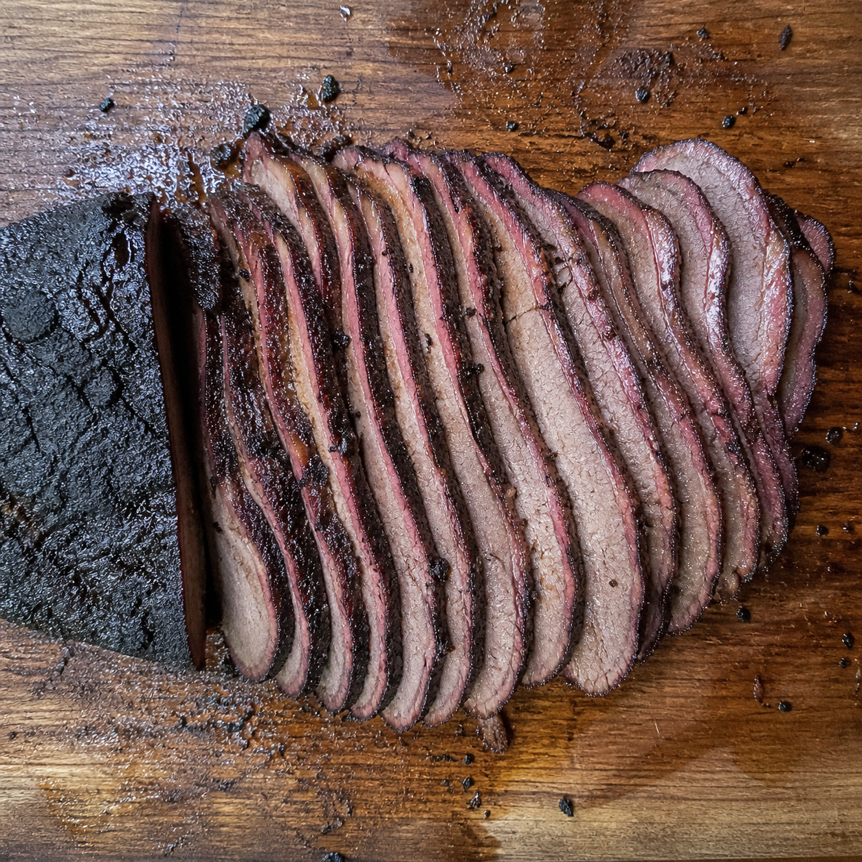 Recette Brisket Fumé au Kamado : 14h de Cuisson | Guide Pro